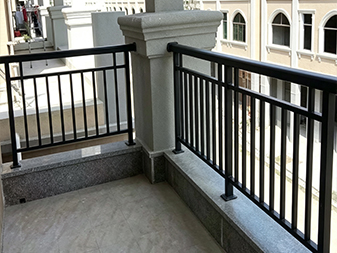 Y052 Balcon en acier en zinc 