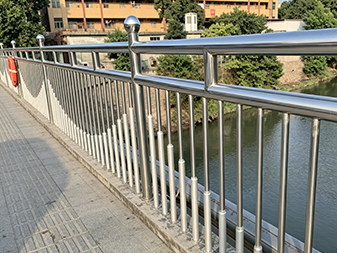 T028 Barrier de rivi&egrave;re en acier inoxydable 