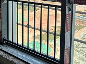 Y065 Fen&ecirc;tre garde balustrades 